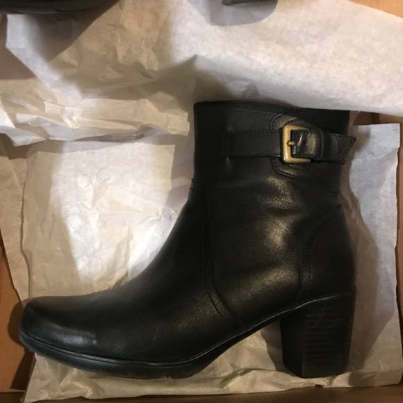 Clarks Low Heeled Ankle Boots Women's Size 6 M Black Zipper Leather Upper - Picture 5 of 6